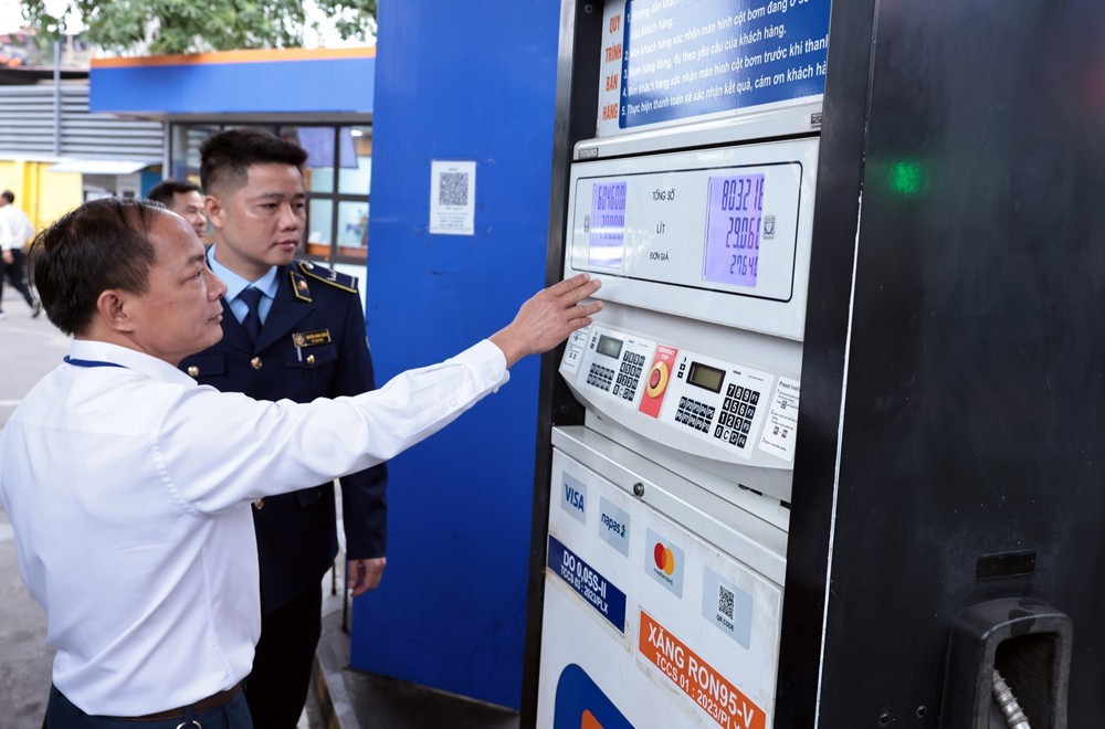 QLTT Hà Nội tăng cường kiểm tra, giám sát hoạt động kinh doanh xăng dầu - Ảnh 5.