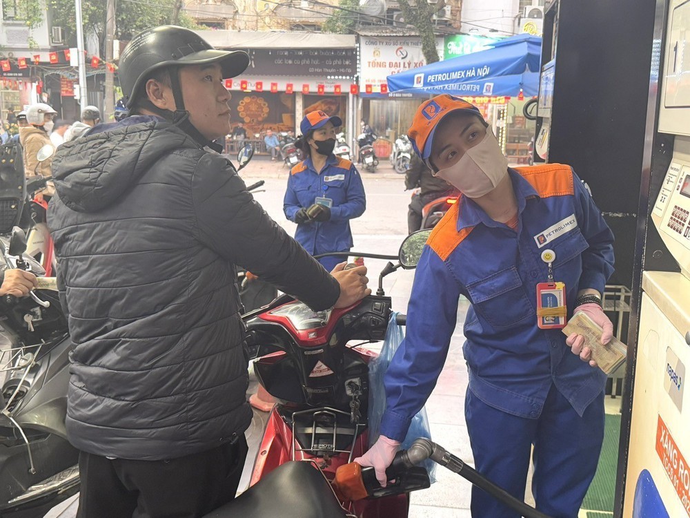 Hà Nội sẽ xử lý trường hợp găm hàng xăng dầu, tạo khan hiếm nguồn cung - Ảnh 1.