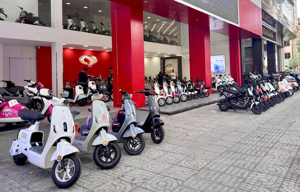 “Bùng nổ” thị trường xe máy điện - Ảnh 1.