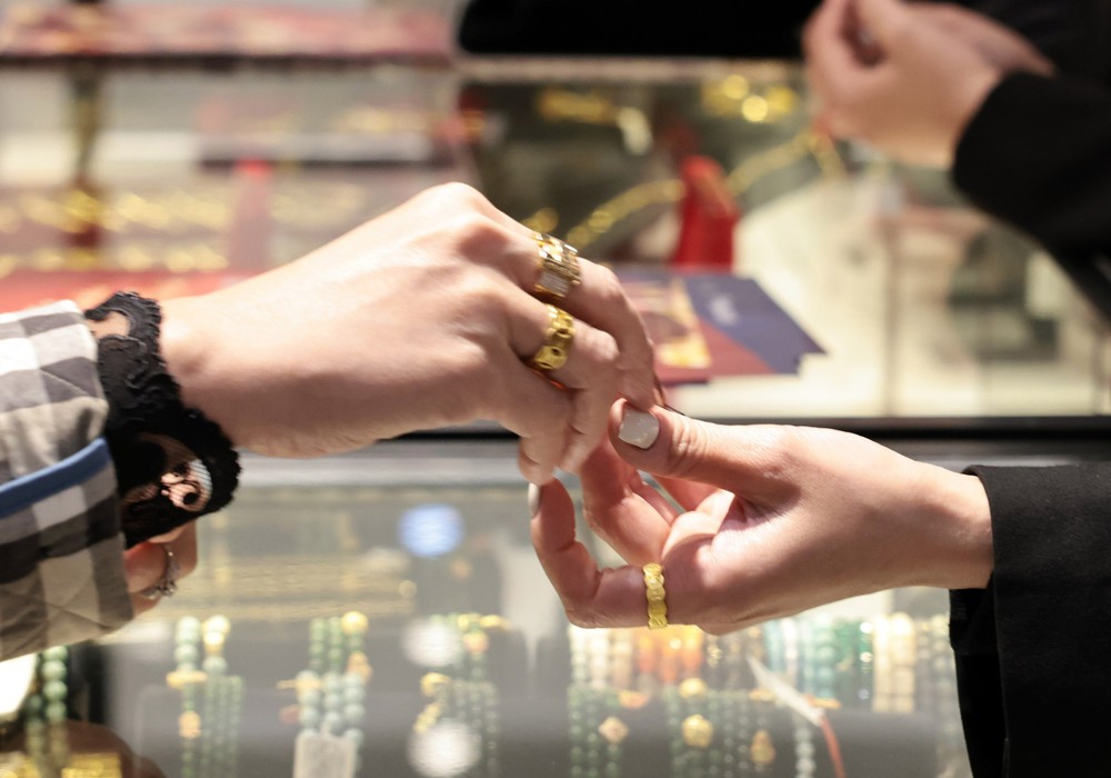 Giá vàng sáng 1/4 tăng 3,1 triệu đồng/lượng - Ảnh 1.