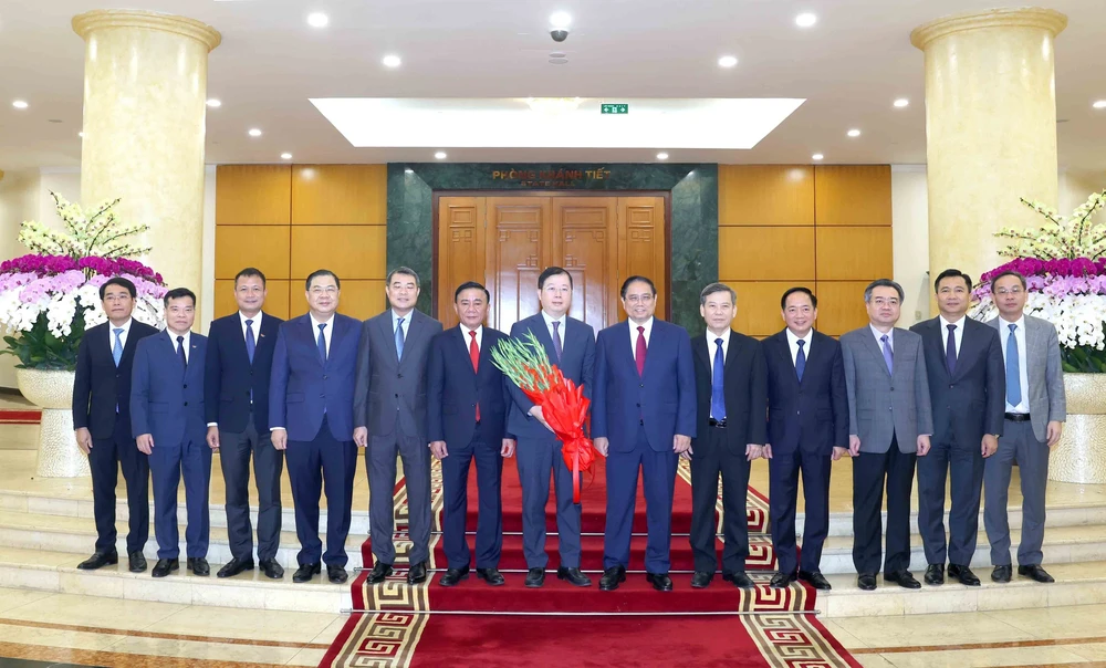 Hội nghị công bố Quyết định của Bộ Chính trị về công tác tổ chức và cán bộ của 5 cơ quan. - Ảnh 4. Hội nghị công bố Quyết định của Bộ Chính trị về công tác tổ chức và cán bộ của 5 cơ quan. - Ảnh 4.