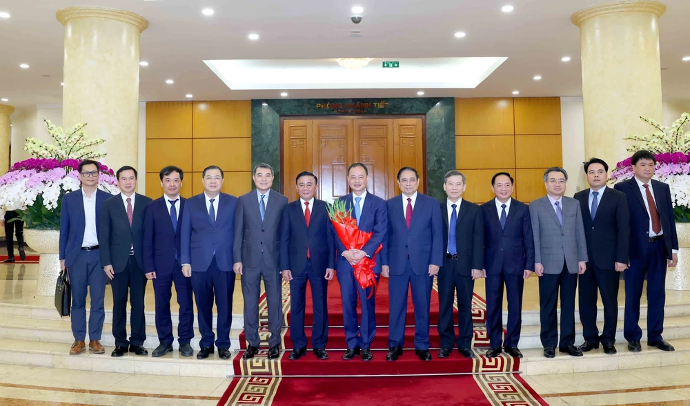 Hội nghị công bố Quyết định của Bộ Chính trị về công tác tổ chức và cán bộ của 5 cơ quan. - Ảnh 6. Hội nghị công bố Quyết định của Bộ Chính trị về công tác tổ chức và cán bộ của 5 cơ quan. - Ảnh 6.