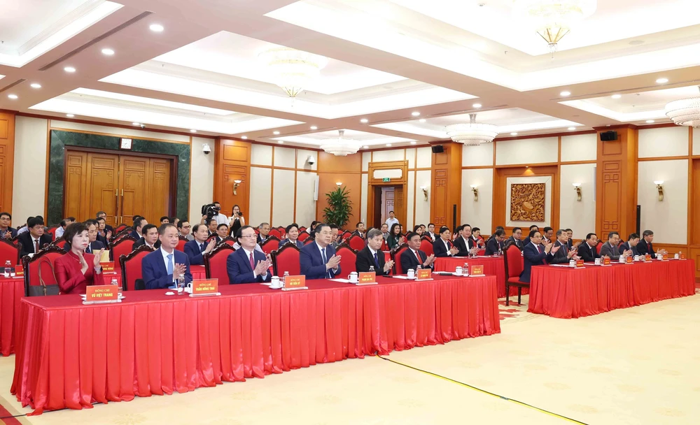 Hội nghị công bố Quyết định của Bộ Chính trị về công tác tổ chức và cán bộ của 5 cơ quan - Ảnh 9. Hội nghị công bố Quyết định của Bộ Chính trị về công tác tổ chức và cán bộ của 5 cơ quan - Ảnh 9.