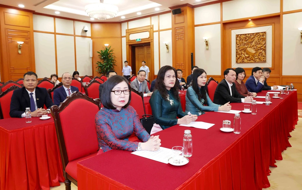 Hội nghị công bố Quyết định của Bộ Chính trị về công tác tổ chức và cán bộ của 5 cơ quan - Ảnh 11. Hội nghị công bố Quyết định của Bộ Chính trị về công tác tổ chức và cán bộ của 5 cơ quan - Ảnh 11.