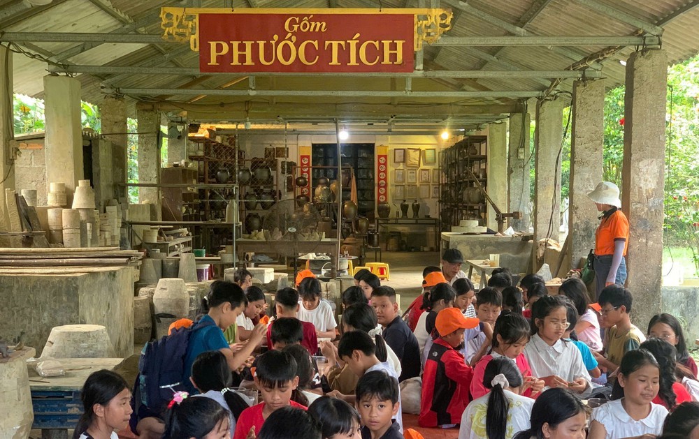 Nghị quyết số 80-NQ/TW: "Lớp học mở" bồi đắp tình yêu di sản cho giới trẻ - Ảnh 2.