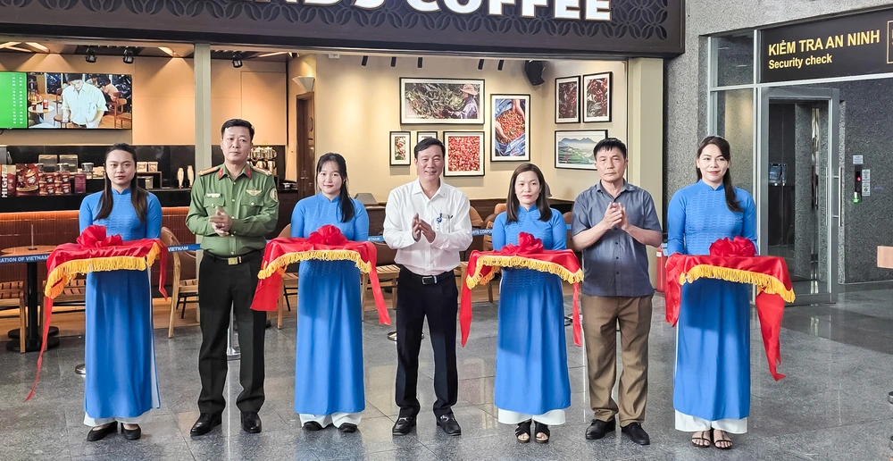 Đà Nẵng khai trương lối đi ưu tiên bằng sinh trắc học tại sân bay - Ảnh 1.