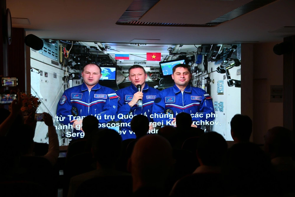 Trưng bày nhiều tư liệu về chuyến bay vào vũ trụ đầu tiên của người Việt Nam - Ảnh 4.