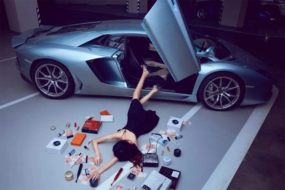 Cảnh báo cổ xúy cho lối sống xa hoa, lệch chuẩn - Ảnh 2. Cảnh báo cổ xúy cho lối sống xa hoa, lệch chuẩn - Ảnh 2.