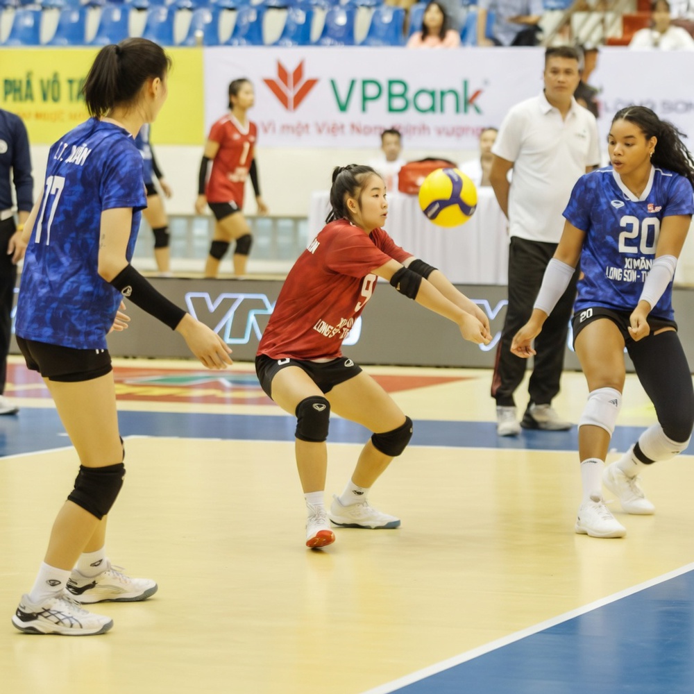 Sao bóng chuyền nữ 14 tuổi thi đấu như ‘lên đồng’, góp công lớn giúp đội nhà tạo địa chấn ở giải VĐQG 2026 - Ảnh 2.