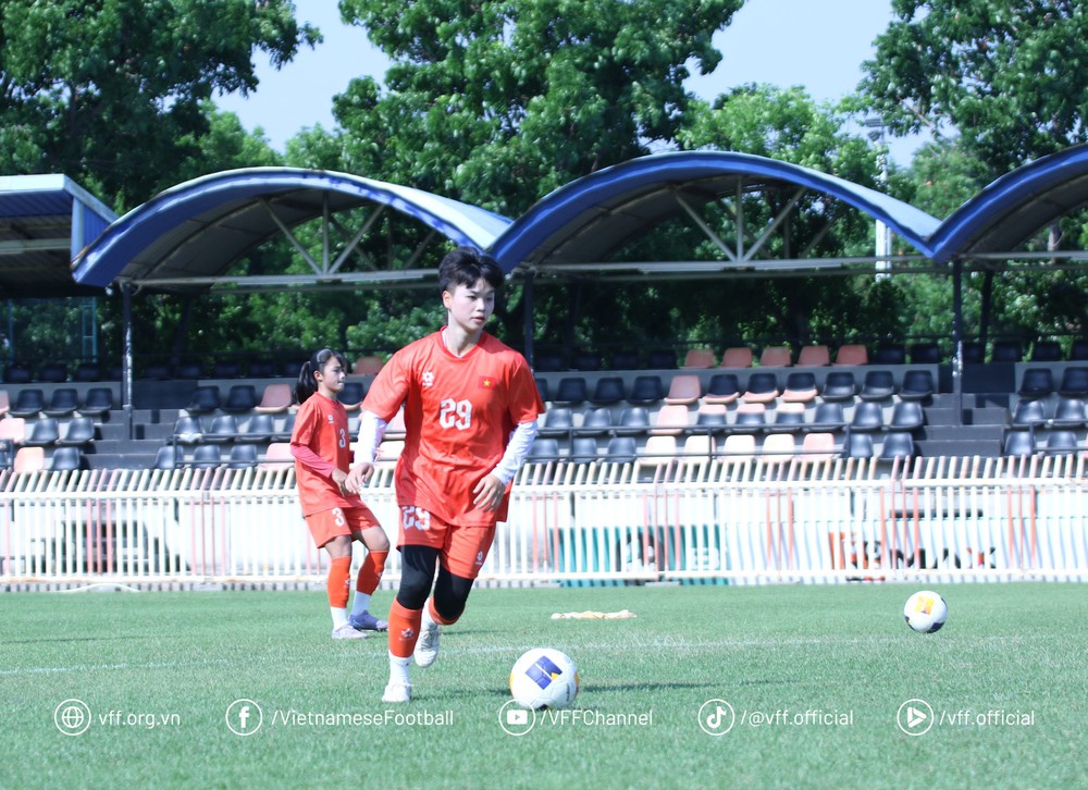 Tiền vệ U20 Việt Nam: 'Nhật Bản mạnh về ban bật' - Ảnh 1.