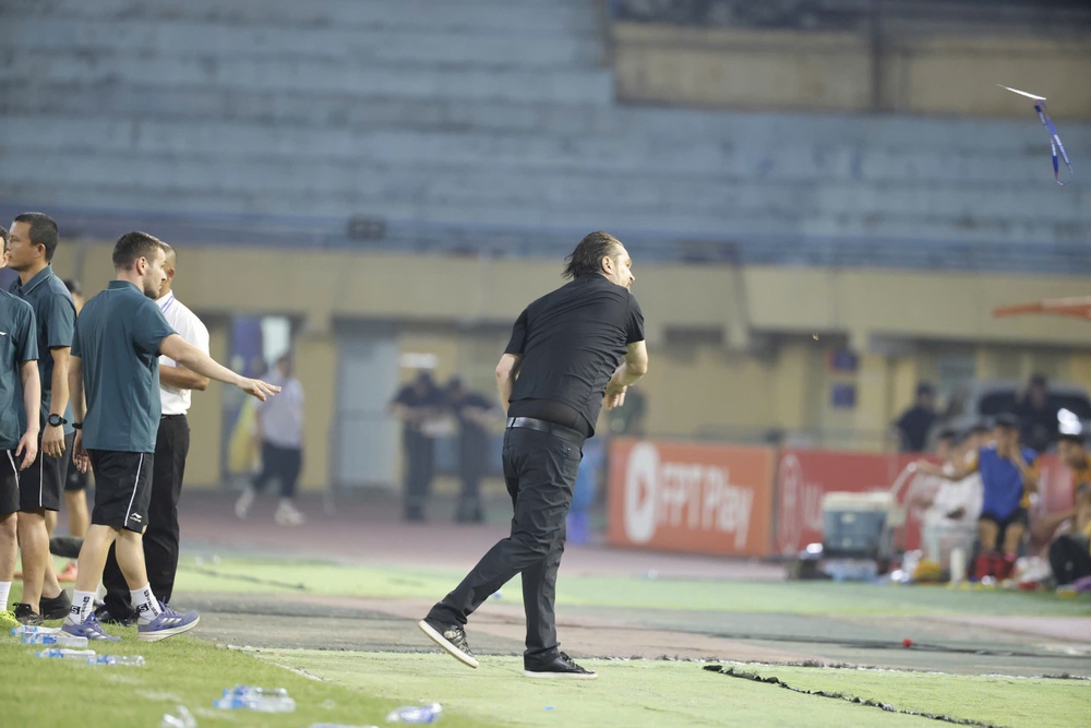 HLV Popov là "ngòi nổ" khiến V-League nóng rực cả trong lẫn ngoài sân cỏ - Ảnh 5. HLV Popov là "ngòi nổ" khiến V-League nóng rực cả trong lẫn ngoài sân cỏ - Ảnh 5.