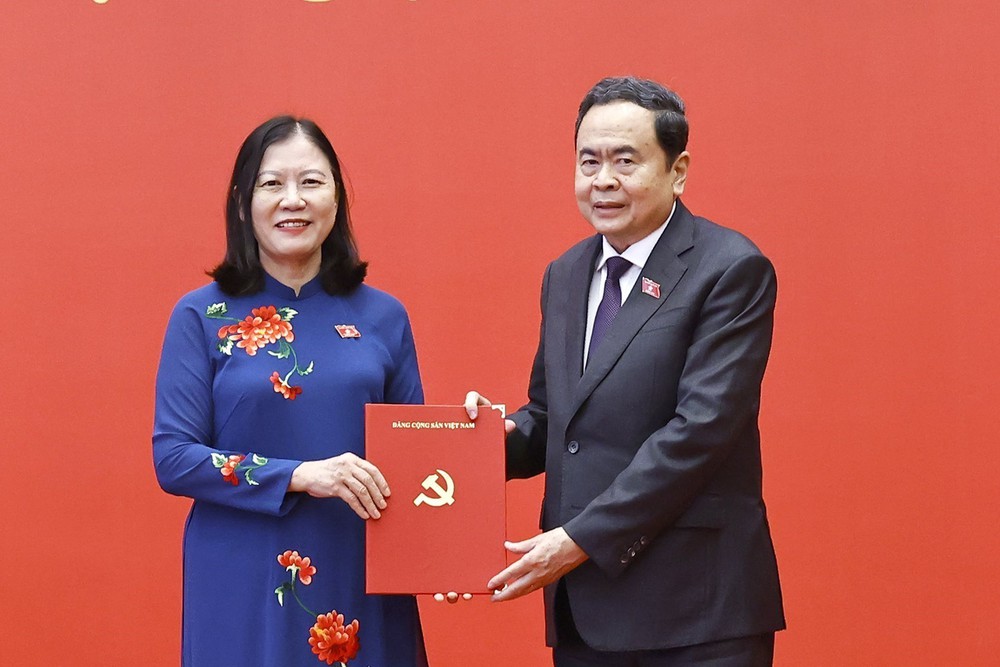 Chủ tịch Quốc hội Trần Thanh Mẫn trao quyết định chỉ định Bí thư Đảng ủy 3 cơ quan của Quốc hội - Ảnh 7.