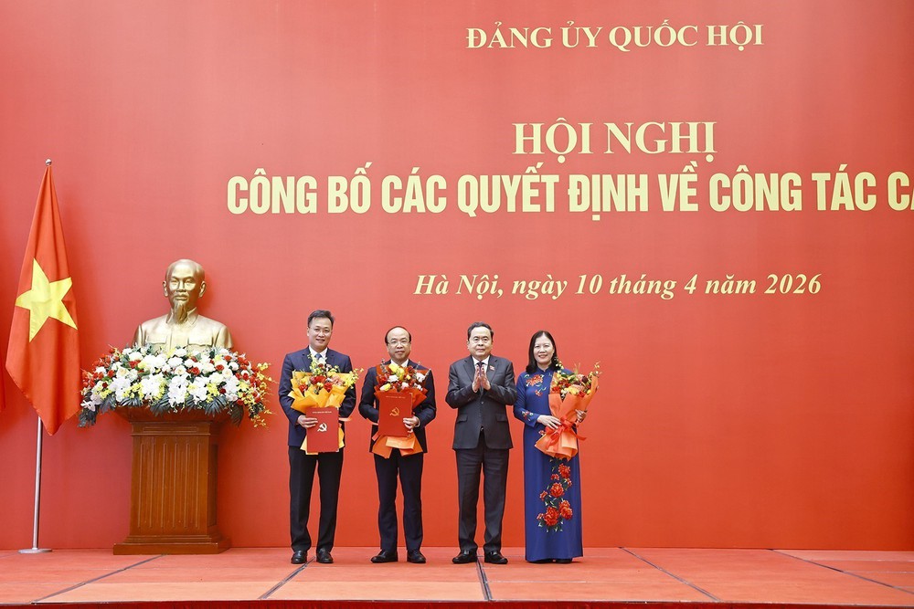 Chủ tịch Quốc hội Trần Thanh Mẫn trao quyết định chỉ định Bí thư Đảng ủy 3 cơ quan của Quốc hội - Ảnh 5.