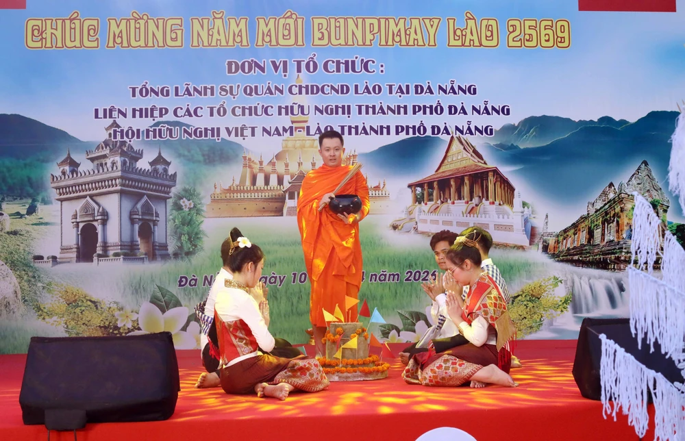 Thắt chặt tình hữu nghị Việt Nam - Lào - Ảnh 4.