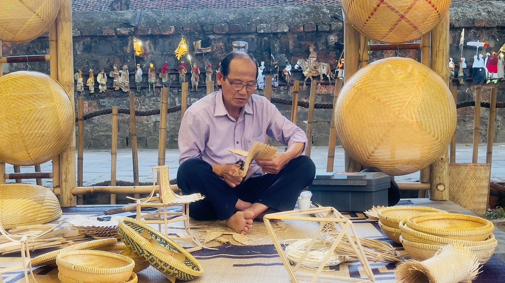 Khai mạc chương trình nghệ thuật “Vườn Ánh sáng” tại Văn Miếu - Quốc Tử Giám - Ảnh 3.