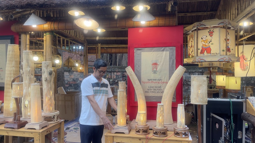 Khai mạc chương trình nghệ thuật “Vườn Ánh sáng” tại Văn Miếu - Quốc Tử Giám - Ảnh 4.