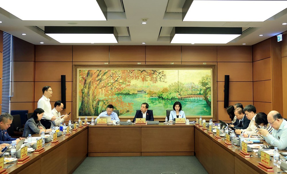 Kỳ họp thứ Nhất, Quốc hội khóa XVI: Thảo luận về mức thuế đối với xăng, dầu, nhiên liệu bay - Ảnh 1.