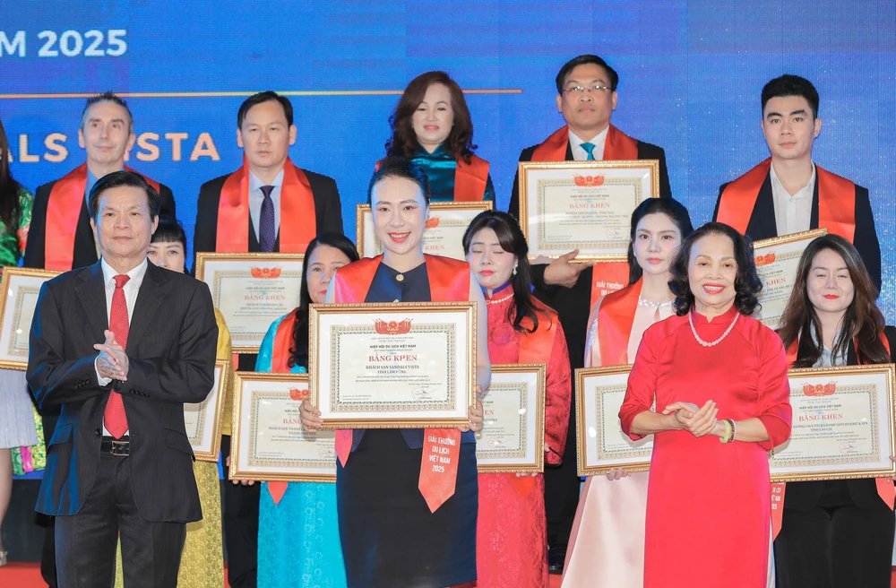 80 cá nhân và 141 doanh nghiệp du lịch tiêu biểu được vinh danh tại VITM 2026 - Ảnh 3.
