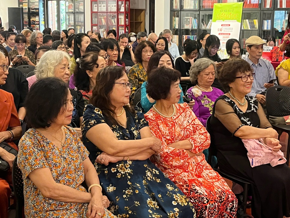 Vẻ đẹp của nhà văn nữ trên trang viết và trong cuộc đời - Ảnh 5.