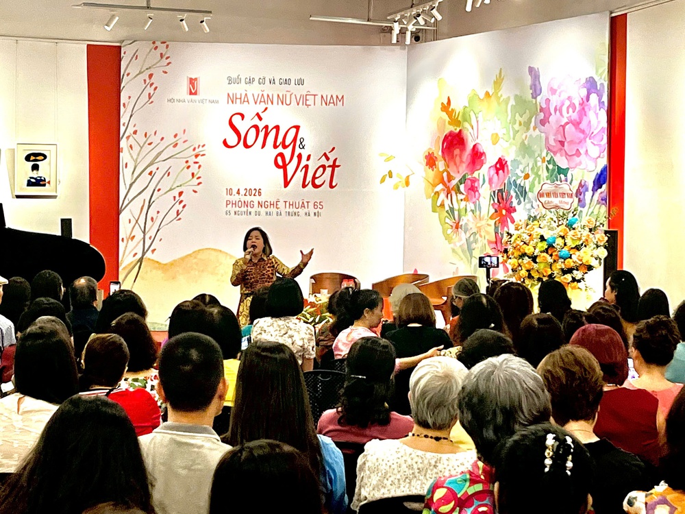 Vẻ đẹp của nhà văn nữ trên trang viết và trong cuộc đời - Ảnh 1.