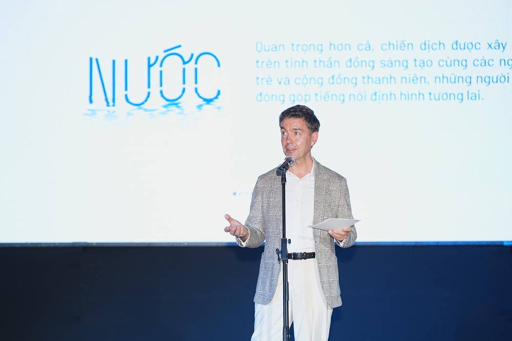 Tác phẩm "Nước": Dòng chảy nghệ thuật kết nối và thích ứng - Ảnh 2. Tác phẩm "Nước": Dòng chảy nghệ thuật kết nối và thích ứng - Ảnh 2.