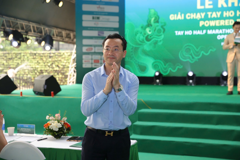 Ông Phạm Xuân Tài, Phó Giám đốc Sở Văn hóa và Thể thao Hà Nội tại sự kiện khai mạc giải chạy. Ông Phạm Xuân Tài, Phó Giám đốc Sở Văn hóa và Thể thao Hà Nội tại sự kiện khai mạc giải chạy.