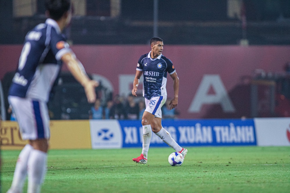 Giấc mơ đội tuyển Việt Nam xa dần với trung vệ nhập tịch - Ảnh 1.