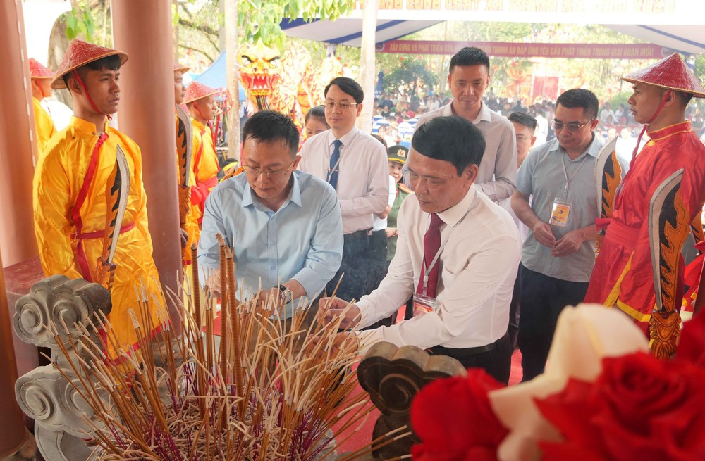 Đặc sắc Lễ hội Thành Bản Phủ, tưởng nhớ tướng quân Hoàng Công Chất - Ảnh 2.