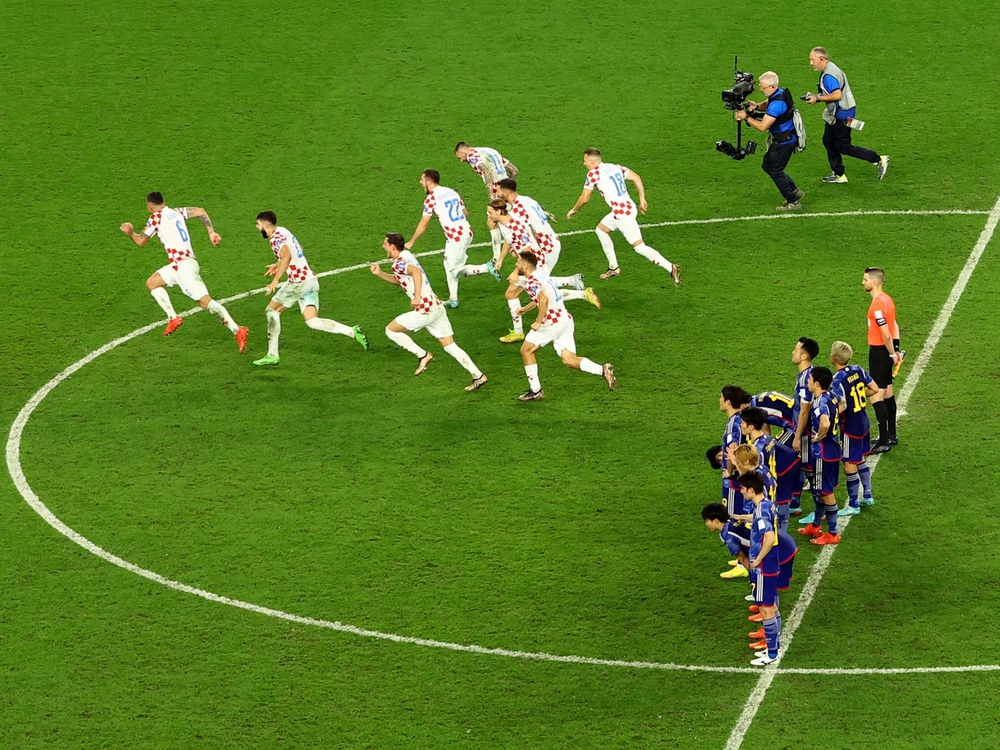 HLV ĐT Nhật Bản săn tìm “bí kíp” đá luân lưu để chiến thắng ở World Cup - Ảnh 2.