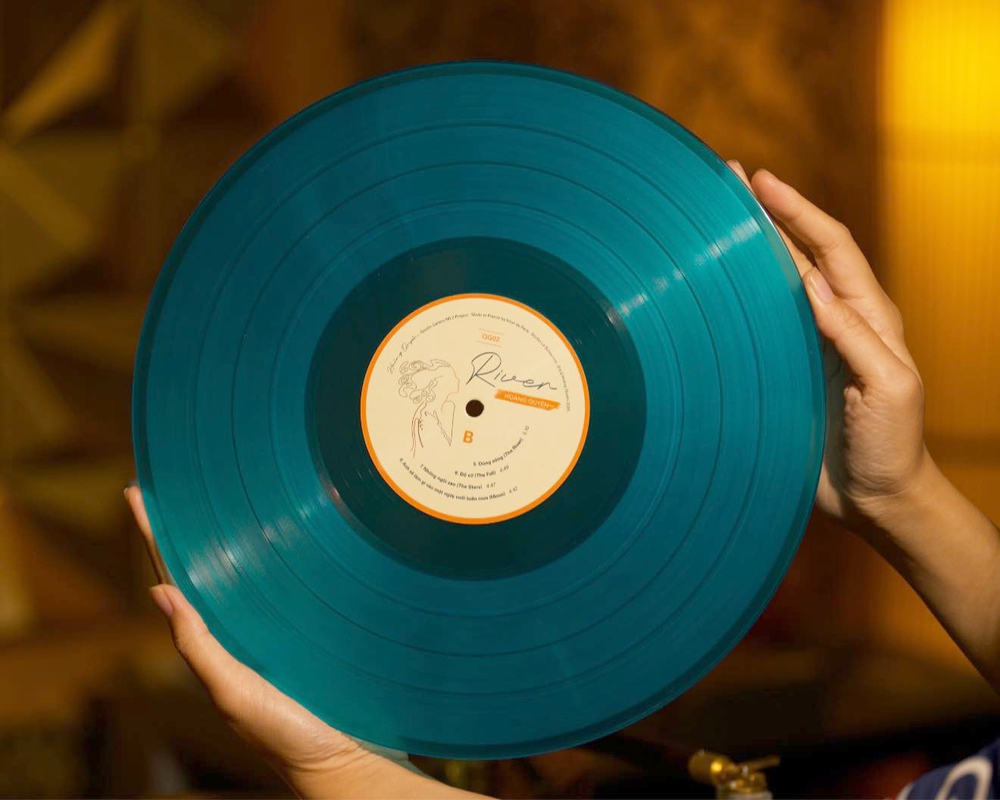 Hoàng Quyên - Tiếng hát của dòng sông - Ảnh 4. Hoàng Quyên - Tiếng hát của dòng sông - Ảnh 4.