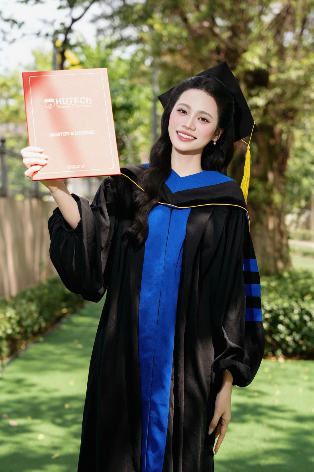 Hoa hậu Đinh Như Phương tốt nghiệp thạc sĩ sau 4 năm đăng quang - Ảnh 2.