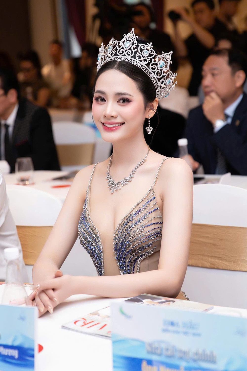 Hoa hậu Đinh Như Phương tốt nghiệp thạc sĩ sau 4 năm đăng quang - Ảnh 4.