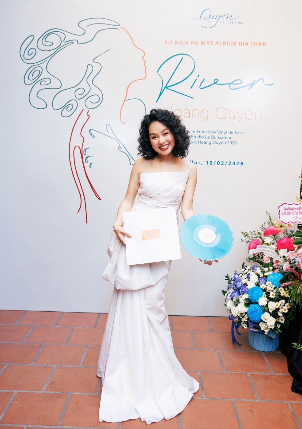 Hoàng Quyên - Tiếng hát của dòng sông - Ảnh 2. Hoàng Quyên - Tiếng hát của dòng sông - Ảnh 2.