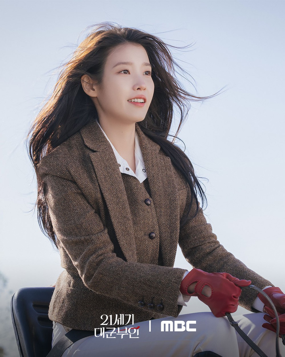 IU tái xuất ấn tượng: “Perfect Crown” gây sốt ngay tập đầu - Ảnh 2.