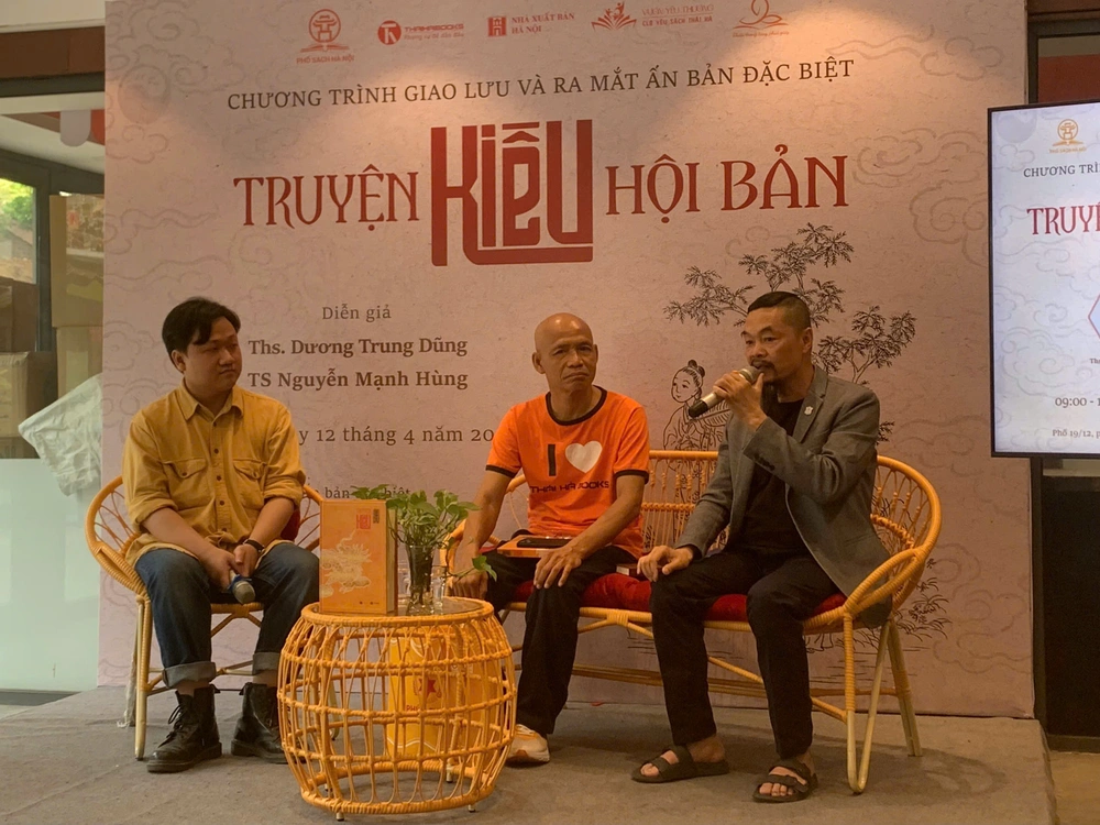 Ra mắt phiên bản "Truyện Kiều hội bản" khảm trai thủ công - Ảnh 1. Ra mắt phiên bản "Truyện Kiều hội bản" khảm trai thủ công - Ảnh 1.