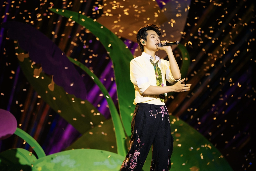 Buitruonglinh khóc vì hạnh phúc trong concert cá nhânn - Ảnh 4.