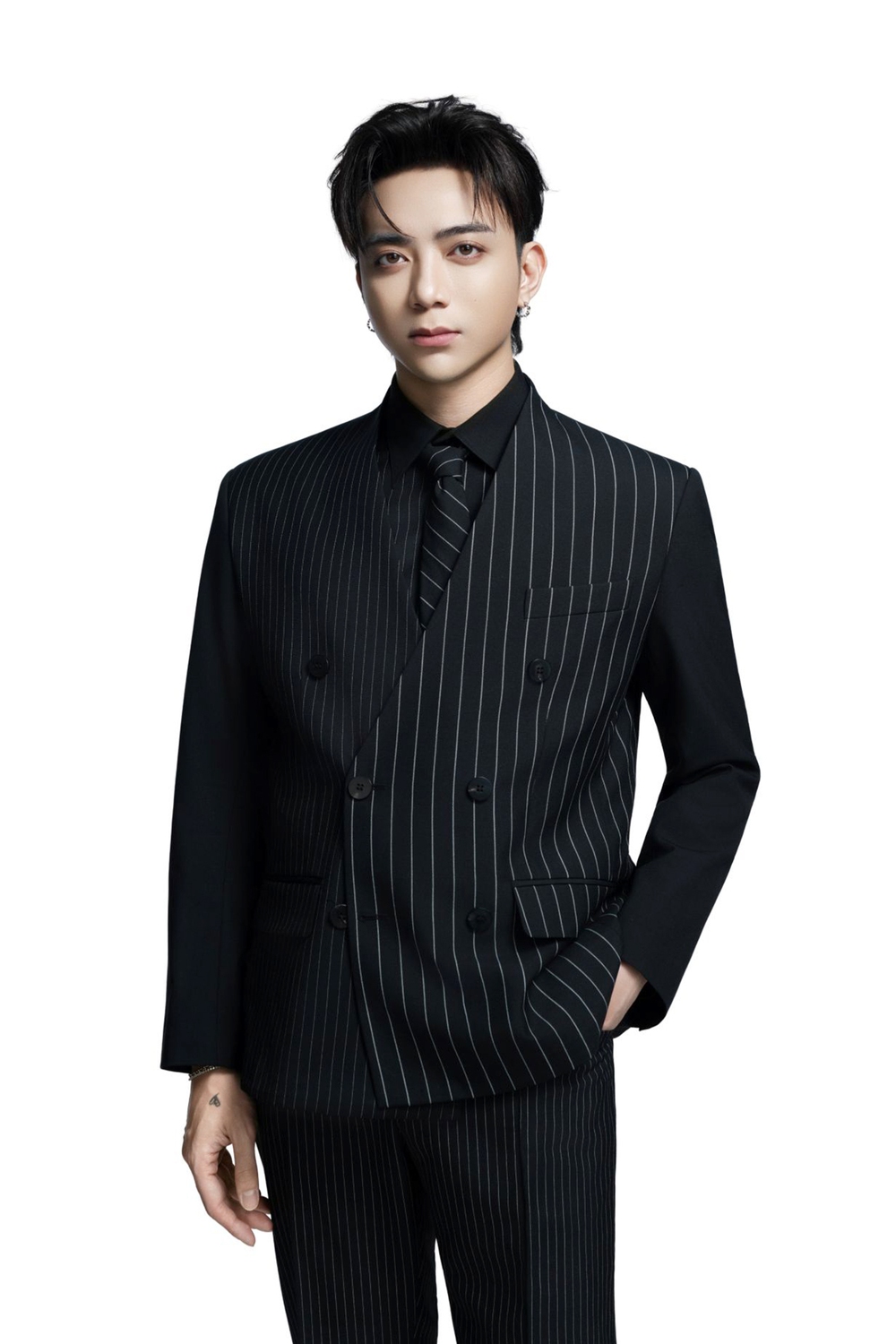 Giải Âm nhạc Cống hiến từ góc nhìn báo chí: Phản chiếu rõ diện mạo V-pop hiện nay - Ảnh 2.