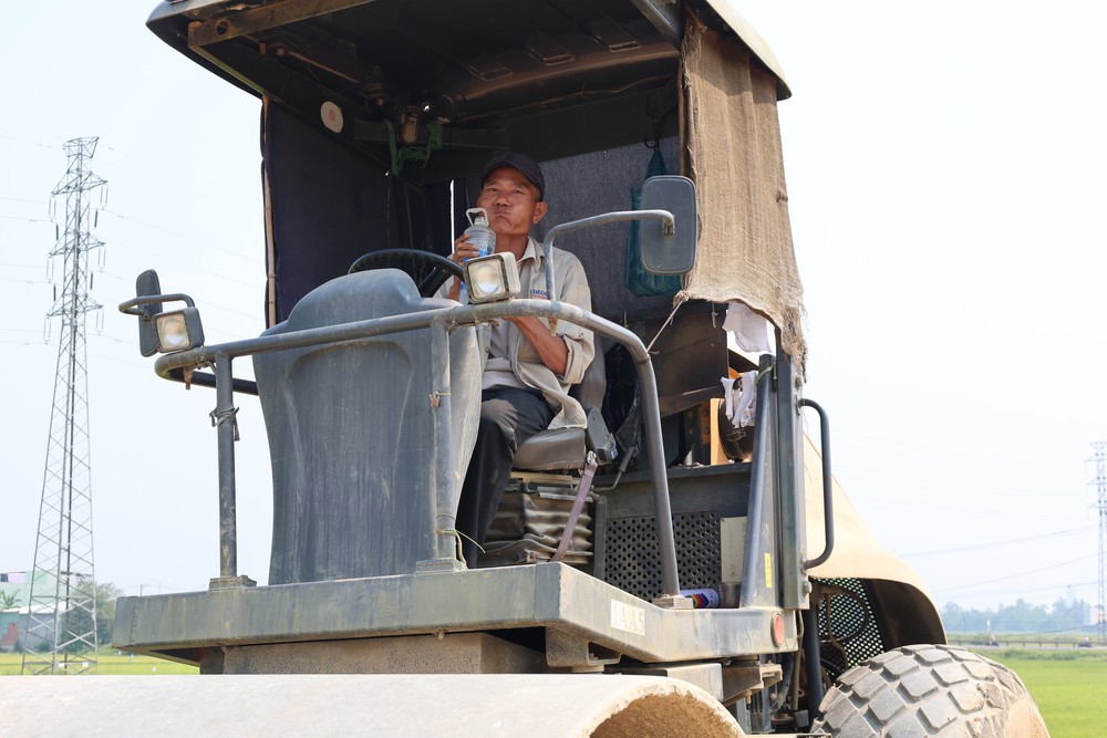 Nắng nóng còn kéo dài và gia tăng về cường độ ở nhiều khu vực - Ảnh 2.