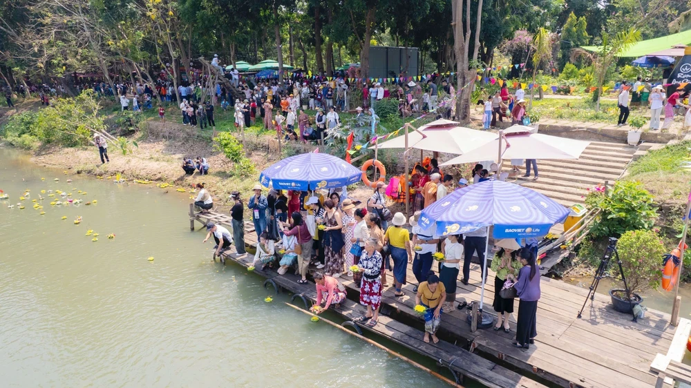 Tết cổ truyền Bunpimay 2569 tại "xứ sở voi" Buôn Đôn, tỉnh Đắk Lắk - Ảnh 7. Tết cổ truyền Bunpimay 2569 tại "xứ sở voi" Buôn Đôn, tỉnh Đắk Lắk - Ảnh 7.