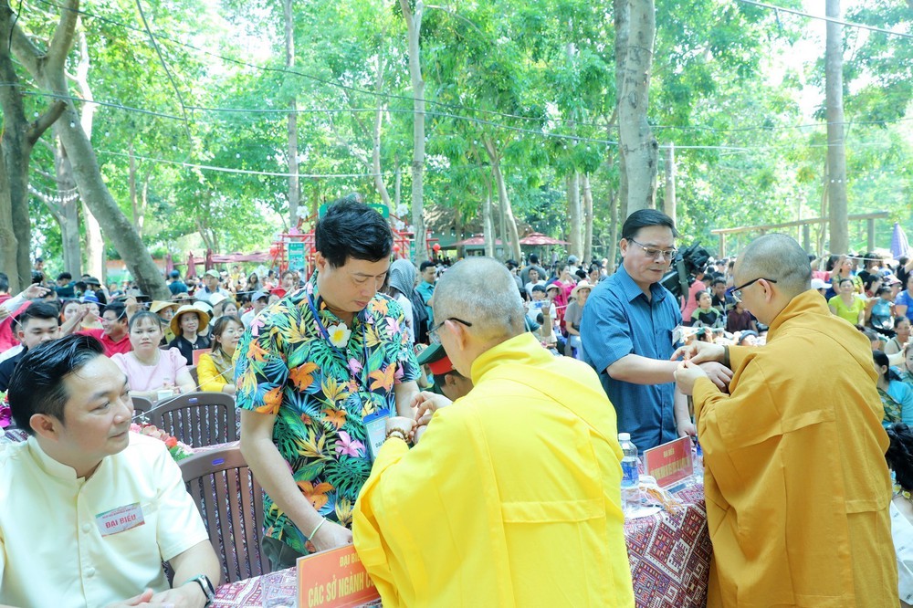 Tết cổ truyền Bunpimay 2569 tại "xứ sở voi" Buôn Đôn, tỉnh Đắk Lắk - Ảnh 4. Tết cổ truyền Bunpimay 2569 tại "xứ sở voi" Buôn Đôn, tỉnh Đắk Lắk - Ảnh 4.