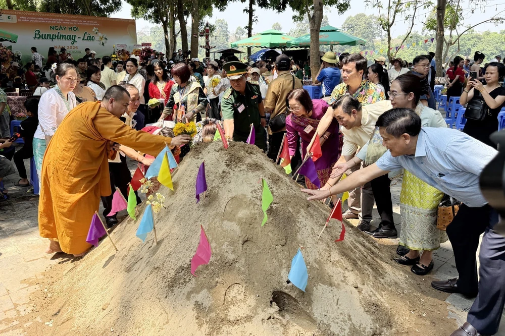 Tết cổ truyền Bunpimay 2569 tại "xứ sở voi" Buôn Đôn, tỉnh Đắk Lắk - Ảnh 5. Tết cổ truyền Bunpimay 2569 tại "xứ sở voi" Buôn Đôn, tỉnh Đắk Lắk - Ảnh 5.