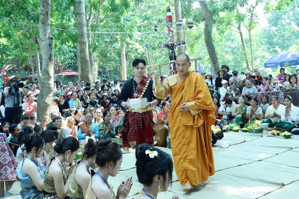 Tết cổ truyền Bunpimay 2569 tại "xứ sở voi" Buôn Đôn, tỉnh Đắk Lắk - Ảnh 3. Tết cổ truyền Bunpimay 2569 tại "xứ sở voi" Buôn Đôn, tỉnh Đắk Lắk - Ảnh 3.