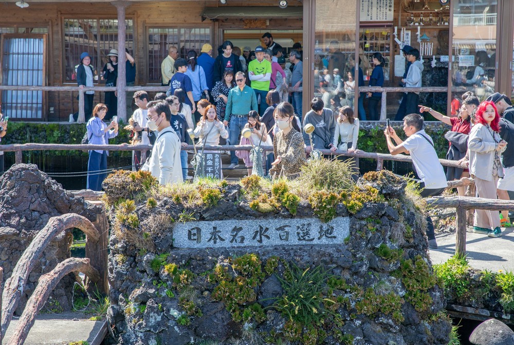 Vẻ đẹp cổ tích của Oshino Hakkai – ngôi làng cổ dưới chân núi Phú Sĩ, Nhật Bản - Ảnh 2.