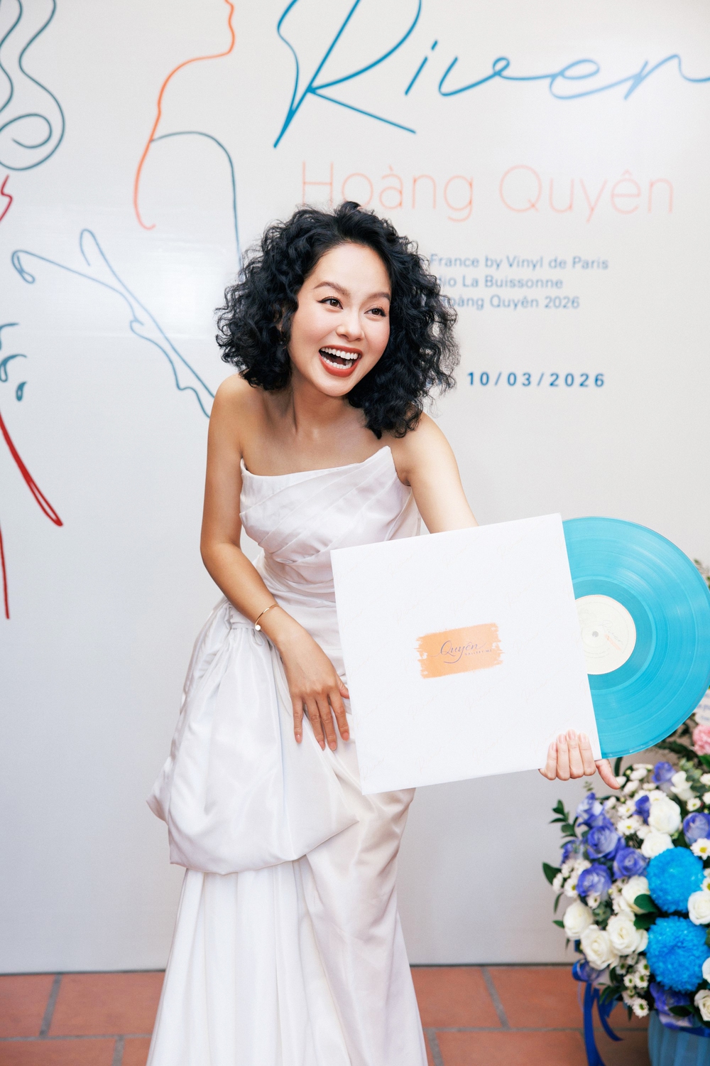 Hoàng Quyên - Tiếng hát của dòng sông - Ảnh 3. Hoàng Quyên - Tiếng hát của dòng sông - Ảnh 3.