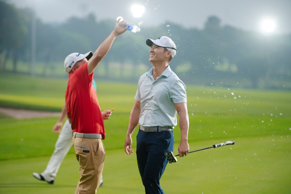 Tin nóng thể thao tối 13/4: Trần Lê Duy Nhất đăng quang Giải golf Cúp Hùng Vương, Arsenal vẫn có 87% khả năng vô địch - Ảnh 2. Tin nóng thể thao tối 13/4: Trần Lê Duy Nhất đăng quang Giải golf Cúp Hùng Vương, Arsenal vẫn có 87% khả năng vô địch - Ảnh 2.