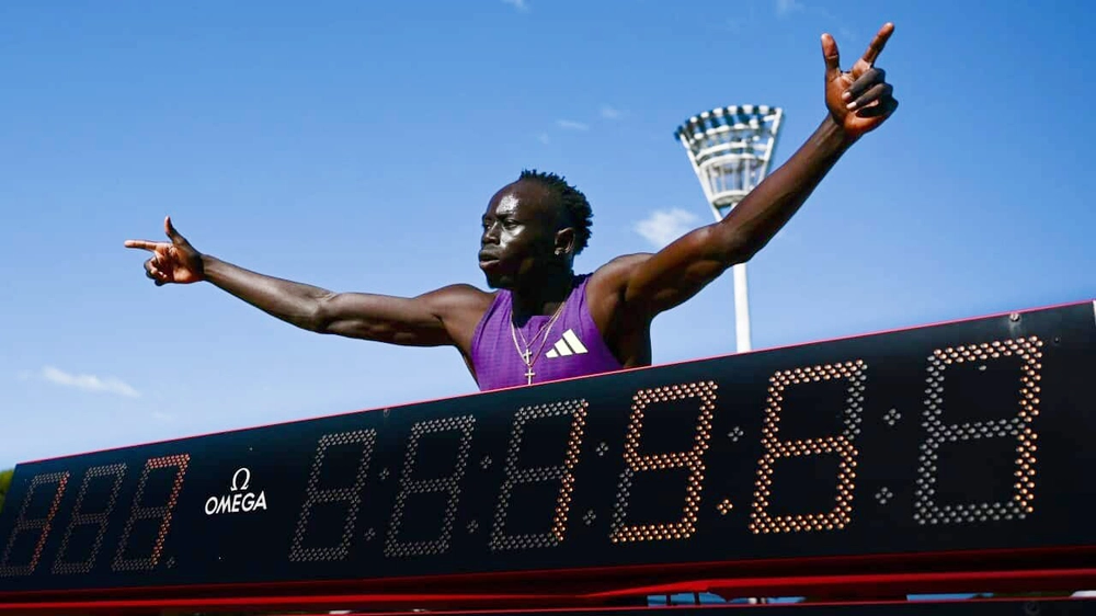 'Tia chớp' mới xuất hiện: Thần đồng 18 tuổi phá kỷ lục của Usain Bolt - Ảnh 2.