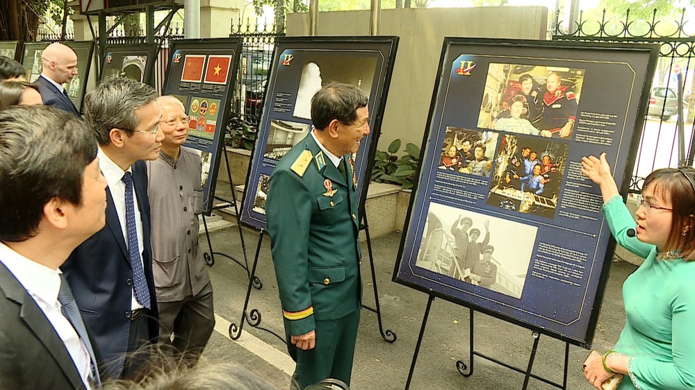 Những kỷ vật từng du hành vào không gian mang theo khát vọng Việt – Nga - Ảnh 3. Những kỷ vật từng du hành vào không gian mang theo khát vọng Việt – Nga - Ảnh 3.