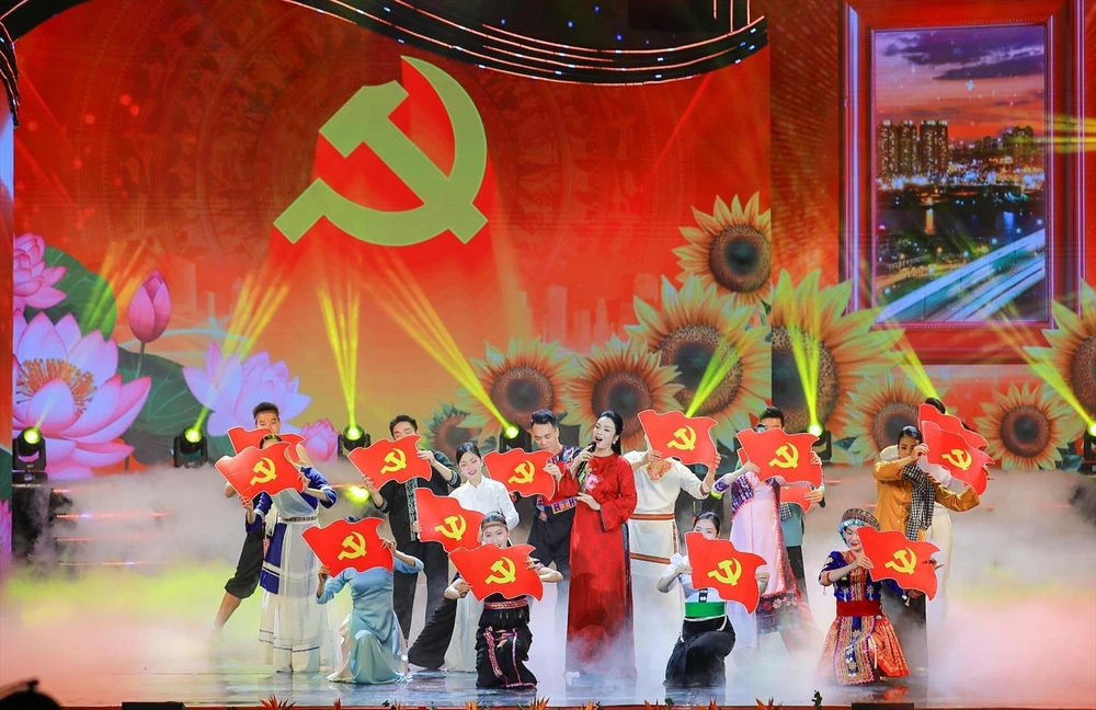 Hà Nội rộn ràng chuỗi biểu diễn nghệ thuật chào mừng các ngày lễ lớn tháng 4 và tháng 5 - Ảnh 1.