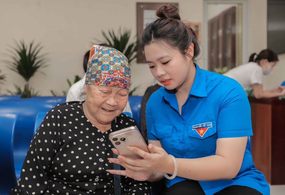 Điểm sáng chuyển đổi số - đưa công nghệ đến tận cửa, chạm đến trái tim - Ảnh 8.