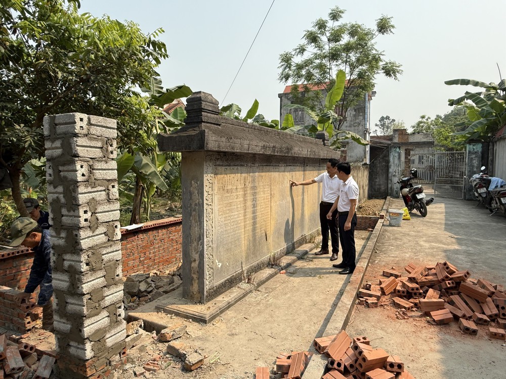 Chuyện quản lý: Tháo gỡ bất cập kéo dài để bảo tồn 2 tấm bia cổ có niên đại trên 300 năm - Ảnh 5. Chuyện quản lý: Tháo gỡ bất cập kéo dài để bảo tồn 2 tấm bia cổ có niên đại trên 300 năm - Ảnh 5.